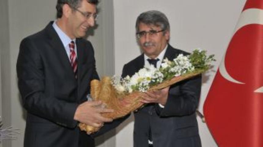 Erzincan &Uuml;niversitesi Eğitim Fak&uuml;ltesi Dekanlığı'nda G&ouml;rev Değişimi