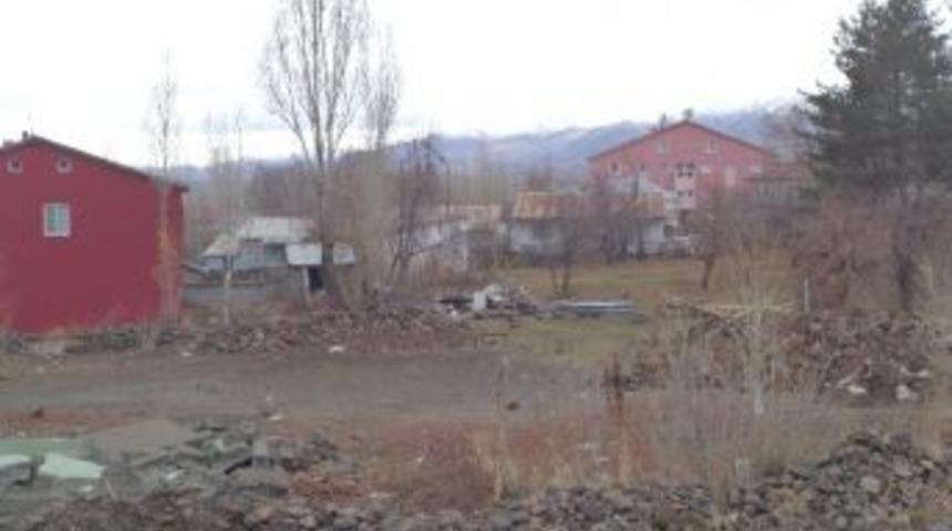 Varto&rsquo;da Y&uuml;ksek Kesimlere Kar Yağıdı