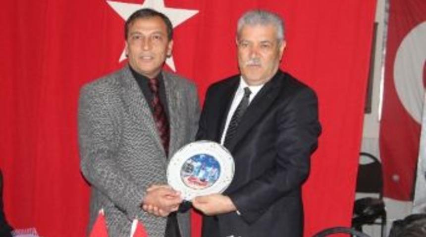 Ak Partili Hakkı Atila&rsquo;ya Stk'lardan Teşekk&uuml;r Plaketi