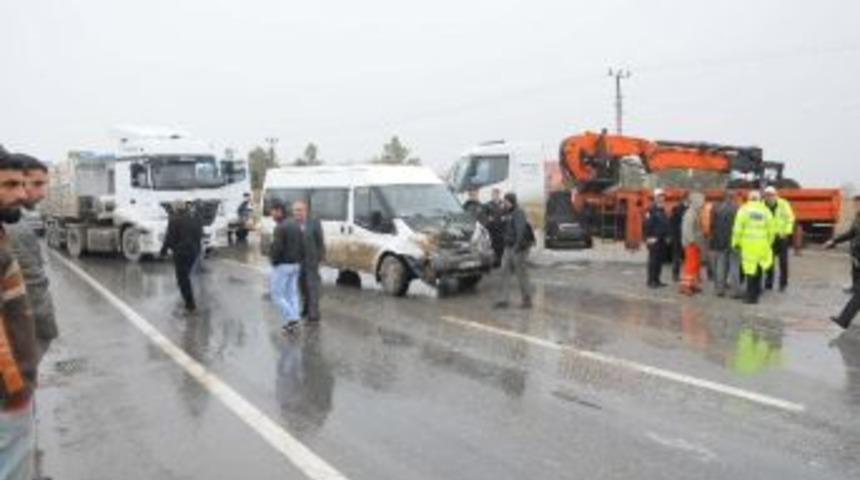 Muş&rsquo;ta Zincirleme Kaza, 3 Yaralı