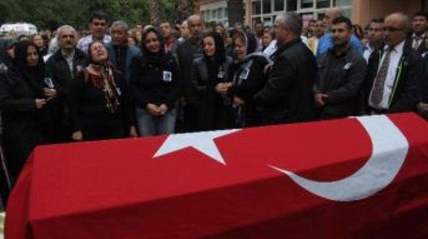 &Ouml;ld&uuml;r&uuml;len Doktor G&ouml;zyaşları Arasında Uğurlandı