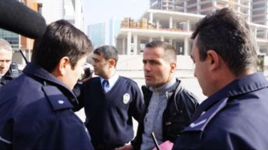 AK Parti'de Eylem Yapmak Isterken G&ouml;zaltına Alındı