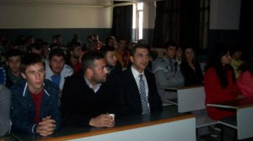 &Uuml;niversite &Ouml;ğrencilerine Madde Bağımlılığı Ve Tedavi Y&ouml;ntemi Semineri