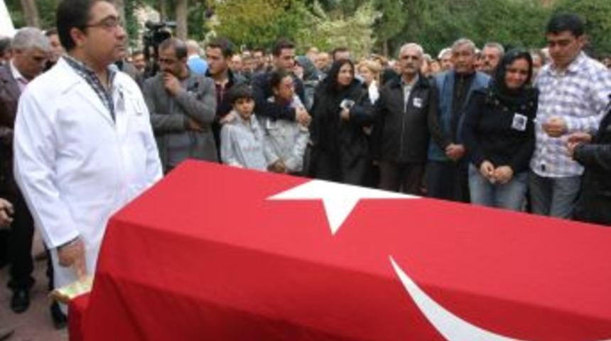 Cinayete Kurban Giden Doktor I&ccedil;in T&ouml;ren D&uuml;zenlendi