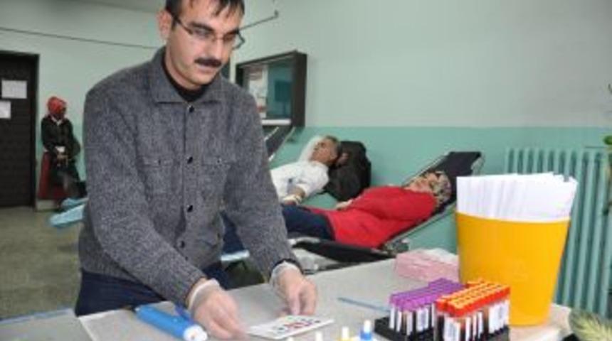 &Uuml;niversite &Ouml;ğrencileri 5 G&uuml;nde 400 &Uuml;nite Kan Bağışında Bulundu