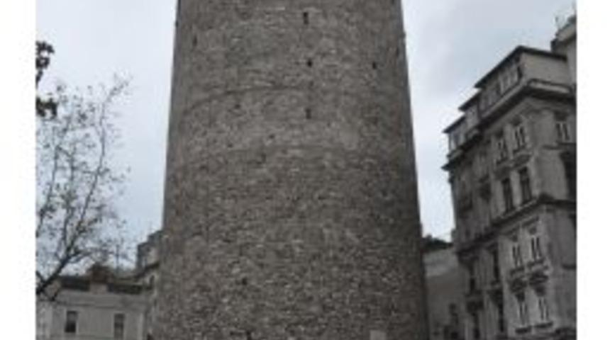 Galata Kulesi&rsquo;nden D&uuml;şen Gen&ccedil; Hayatını Kaybetti