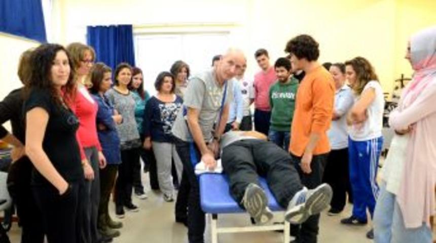 Fizyoterapistlere Sertifikalarını Rekt&ouml;r Verdi