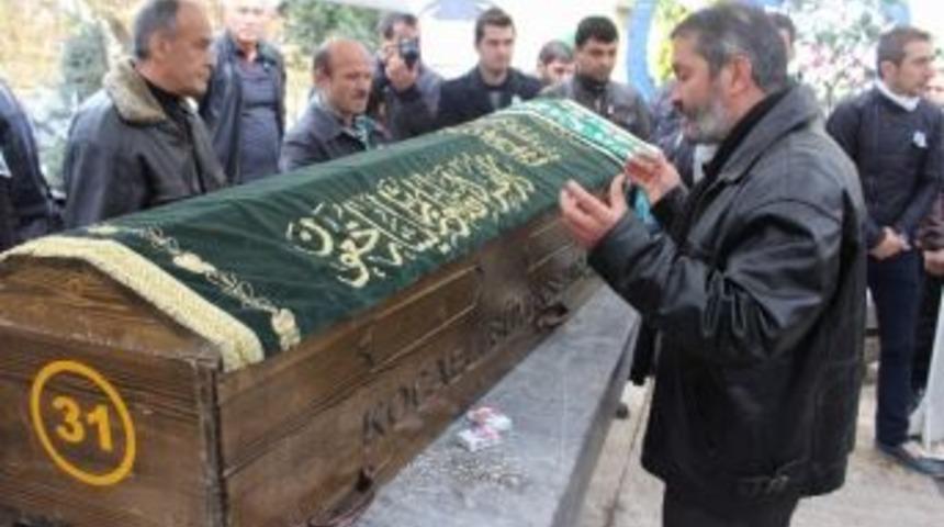 Kocaelispor Trib&uuml;n Lideri Son Yolcuğuna Uğurlandı