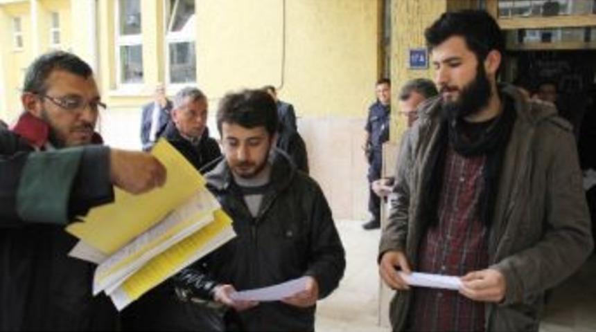 &ldquo;başbakan Erdoğan'ın Fotoğrafına Dart Atma&rdquo; Davasında &Ouml;ğrenciler Beraat Etti