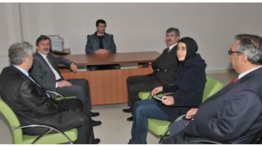 Rekt&ouml;r Prof. &Ccedil;apoğlu&rsquo;ndan &Ouml;ğrenci Konseyi Ve Kazak K&uuml;lt&uuml;r Merkezi'ne Ziyaret