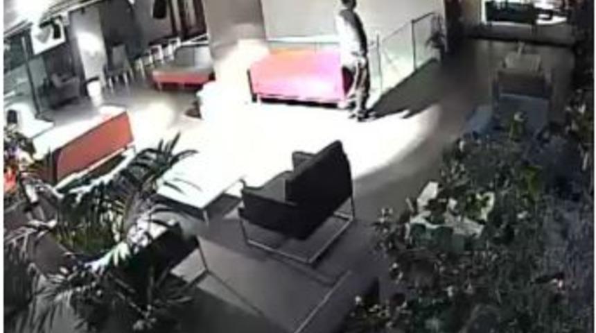 &Ccedil;aldığı Laptopla Internete Girince Yakayı Eleverdi