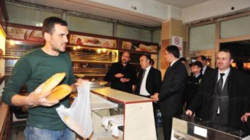 Vali Altıparmak, 'askıda Ekmek' Uygulamasına Destek Verdi