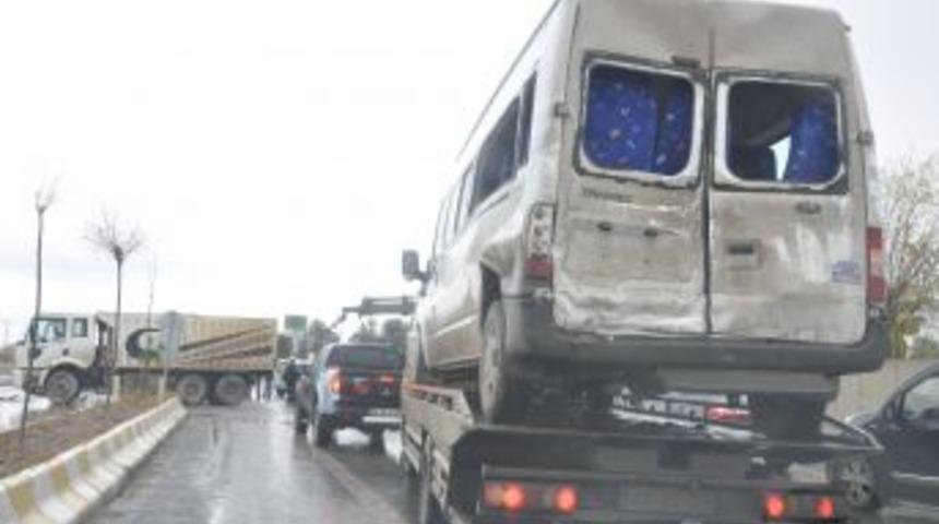 Muş&rsquo;ta Trafik Kazası: 3 Yaralı