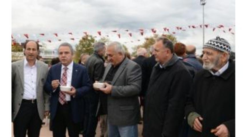 Konyaaltı Belediyesi&rsquo;nden 20 Kazan Aşure