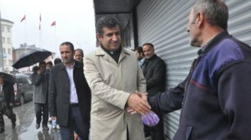 Bdp Milletvekili Zozani Esnafı Ziyaret Etti