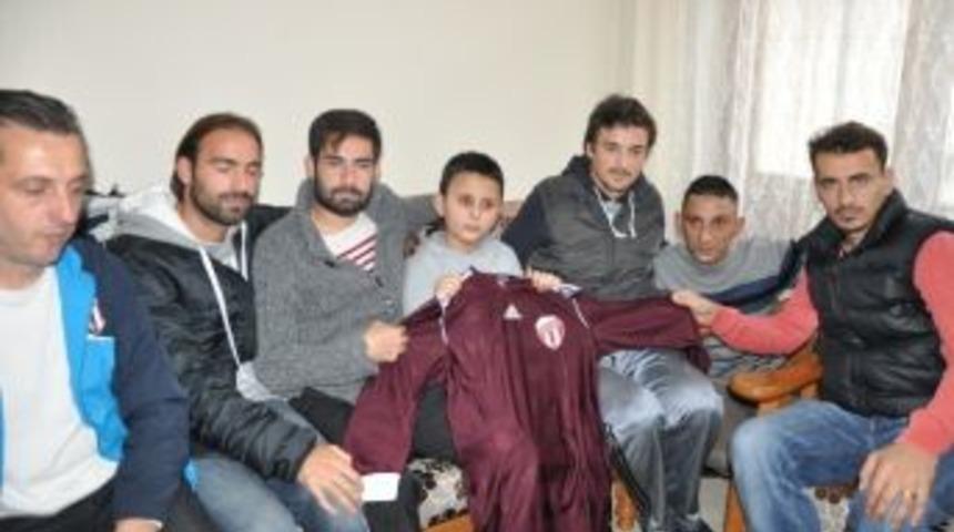 İneg&ouml;lspor Taraftarlarından G&ouml;rme Engelli &Ouml;ğrenci İ&ccedil;in Yardım Kampanyası