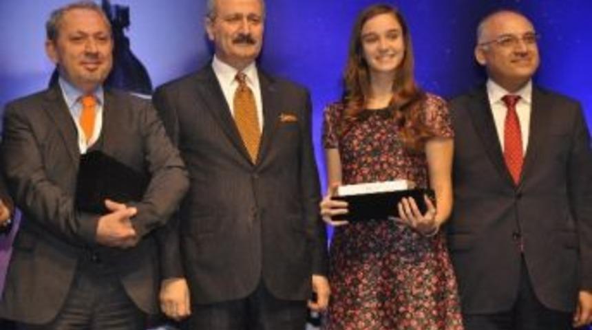 Bakan &Ccedil;ağlayan: "t&uuml;rk Tipi İnovasyon Plastik Emniyet Kemeridir"