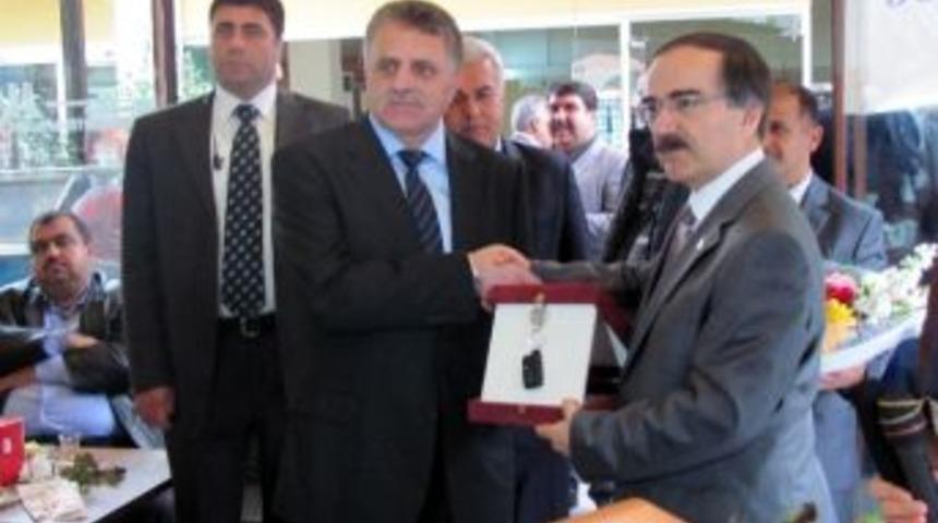 2 Yıl Boyunca Kermes Yapıp M&uuml;ft&uuml;l&uuml;ğe Hizmet Aracı Aldılar