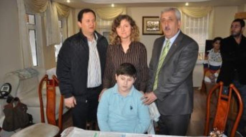 Engelli &Ouml;ğrenci Sınava Evinde Girdi