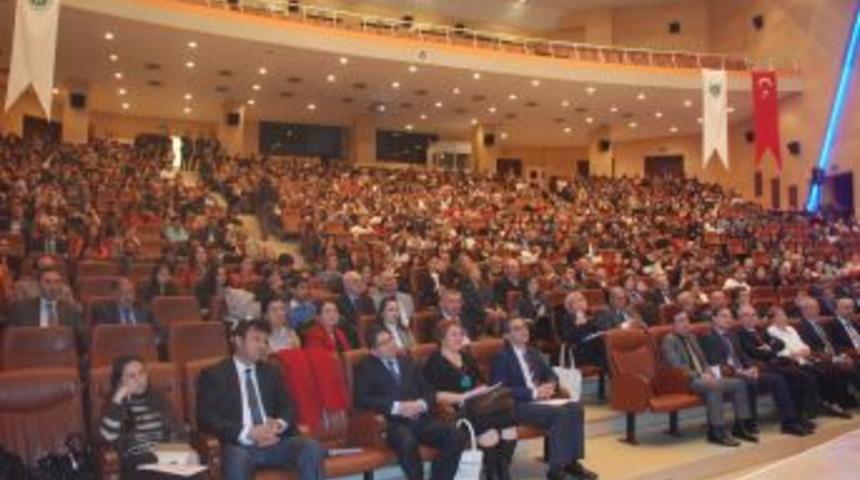 'T&uuml;rkiye'de &Ccedil;ocuğun Refahı Ve Korunması' Sempozyumu Başladı