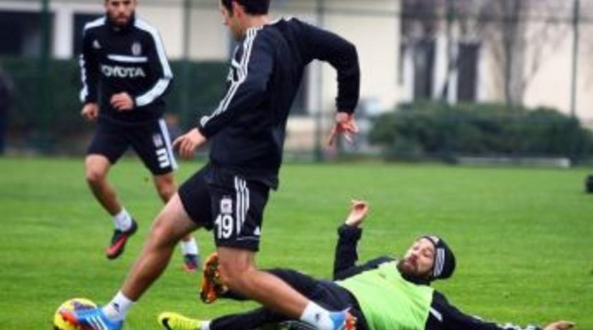 Beşiktaş, Fenerbah&ccedil;e Ma&ccedil;ı Hazırlıklarını S&uuml;rd&uuml;r&uuml;yor
