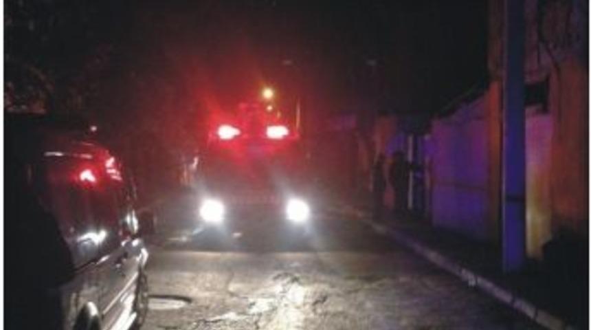 &Ouml;demiş'te Cinayet Zanlısının Evi Kundaklandı