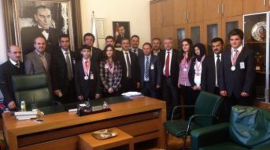 Servergazili &Ouml;ğrenciler T&Uuml;BİTAK Bilim Olimpiyatları'ndan 6 Madalyayla D&ouml;nd&uuml;