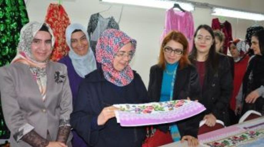 Mardin Valisinin Eşi Vehibe Cengiz Derikli Kadınlarla Bir Araya Geldi