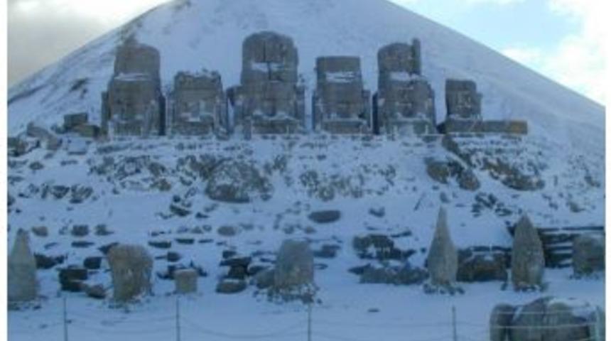 Nemrut Dağına Yılın İlk Karı D&uuml;şt&uuml;