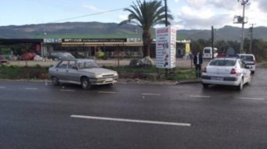 Havran&rsquo;da Ambulans Otomobille &Ccedil;arpıştı: 6 Yaralı