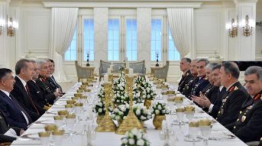 G&uuml;l, YAŞ &Uuml;yelerine Yemek Verdi