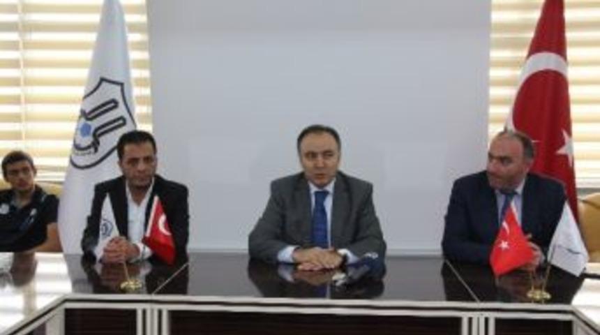 Vali Altıparmak, Erzurum B&uuml;y&uuml;kşehir Belediyespor&rsquo;u Ziyaret Etti