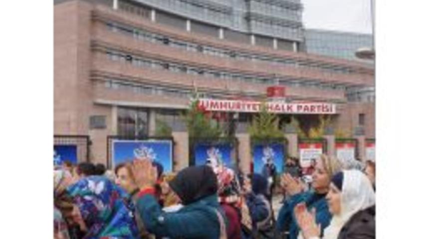 AK Partili Kadınlardan, CHP Merkezinde 'Gen&ccedil;&rsquo; Protestosu