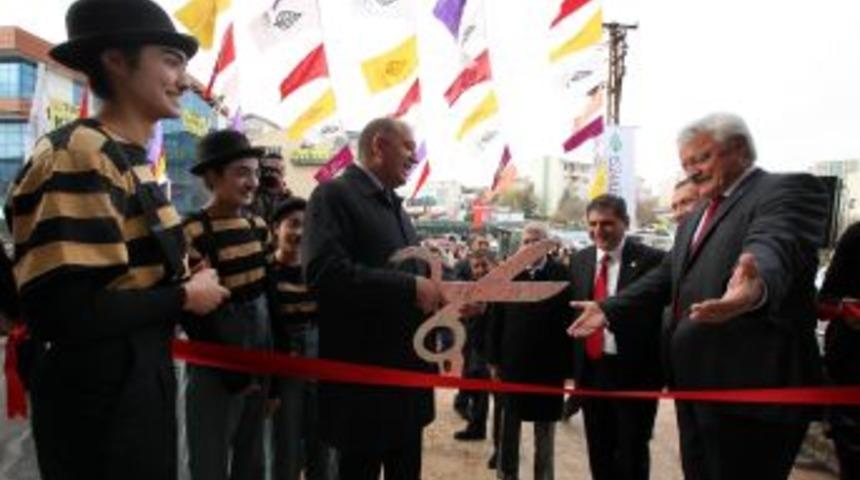 G&uuml;rsel Tekin: Yerel Y&ouml;netimler Yerinden Y&ouml;netilmiyor