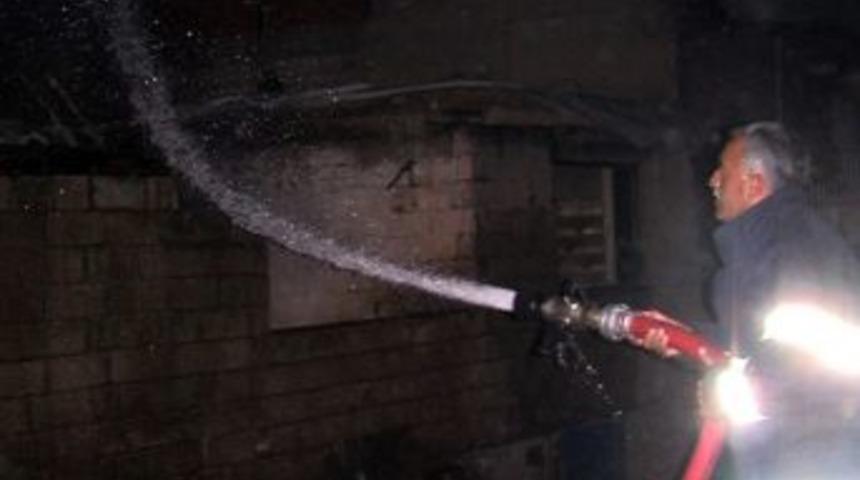 Toprak Ev, Bir G&uuml;n Arayla İki Defa Yandı