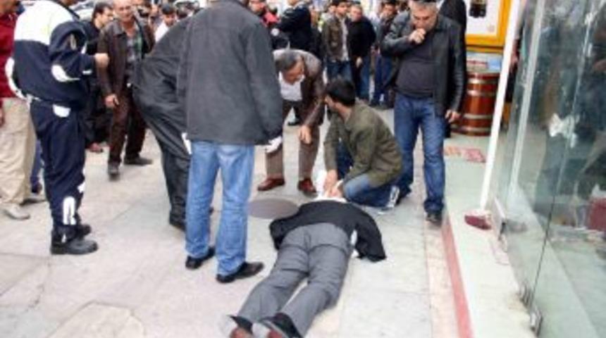 Eski Belediye Meclis &Uuml;yesine Sokak Ortasında Silahlı Saldırı