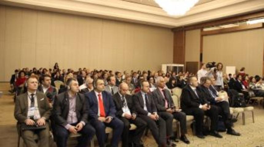 İhracat&ccedil;ılar K&uuml;melenerek 500 Milyar Dolar Hedefine Ulaşacak