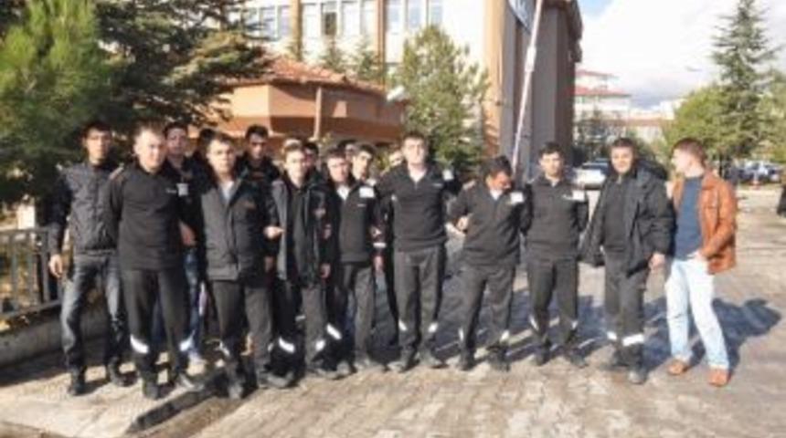 İşten &Ccedil;ıkarılan 25 G&uuml;venlik G&ouml;revlisi Duruma Tepki G&ouml;sterdi