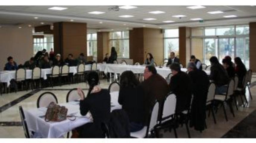 Do&ccedil;.Dr. Şeker: Yerel Gazeteler Kendi Haberini Kendi &Uuml;retmeli