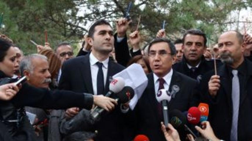 Dershaneciler Dertlerini Bu Kez Ağaca Anlattı