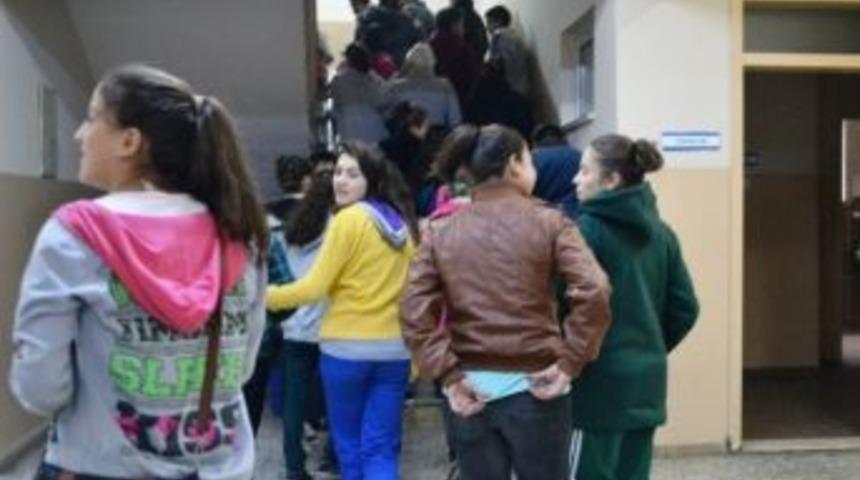 Ahmetler Ortaokulu&rsquo;nda Sınav Heyecanı Yaşandı