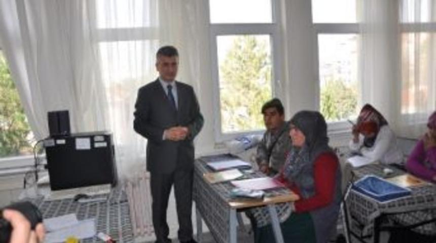 Sandıklı&rsquo;da Yetişkinlere Okuma Yazma Kursu