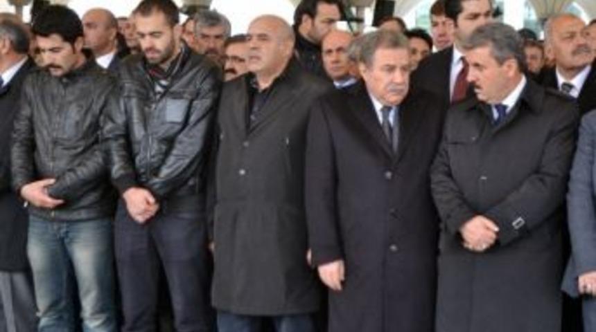 Elazığ Emniyet M&uuml;d&uuml;r&uuml; Ayhan Buran'ın Eşi Zekiye Buran&rsquo;ın Cenaze Namazı Kılındı