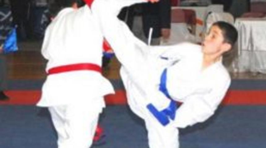 Belediye Karate Takımından B&uuml;y&uuml;k Başarı