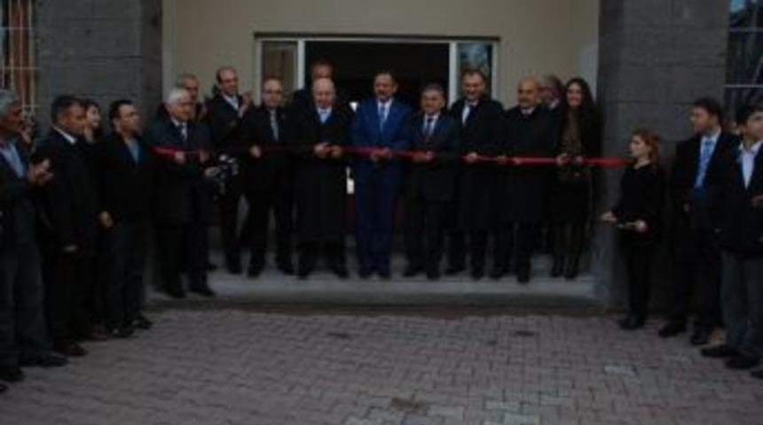 Tarihi Liseye Yakışır Bina