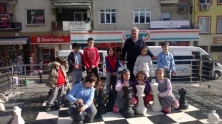 İzmitli &Ccedil;ocuklardan Satranca B&uuml;y&uuml;k İlgi