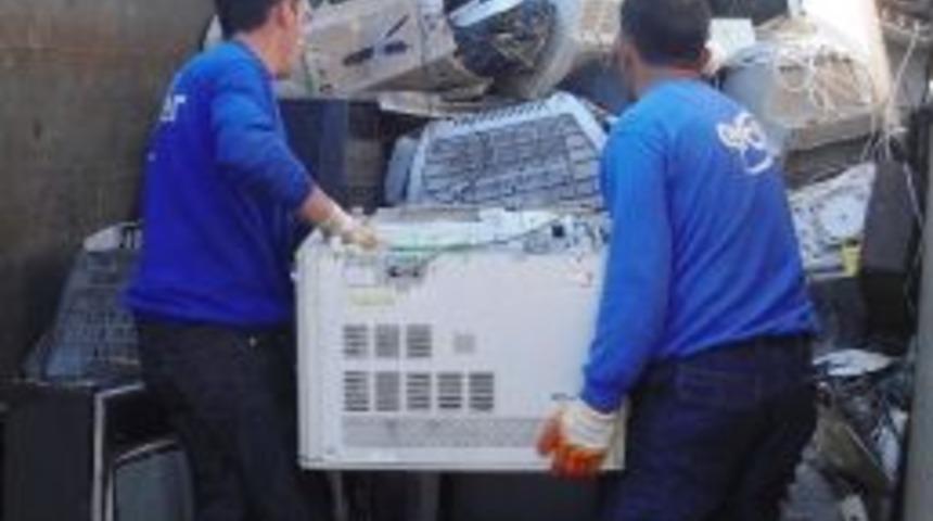 İzmit&rsquo;te Elektronik Atıkları Toplama Kampanyası Devam Ediyor