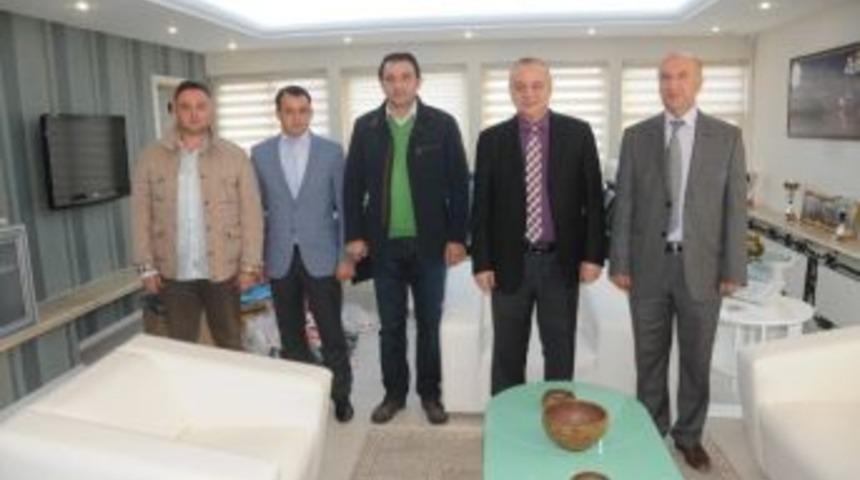 Başkan Erg&uuml;n&rsquo;den Selendi Belediyespor&rsquo;a Destek