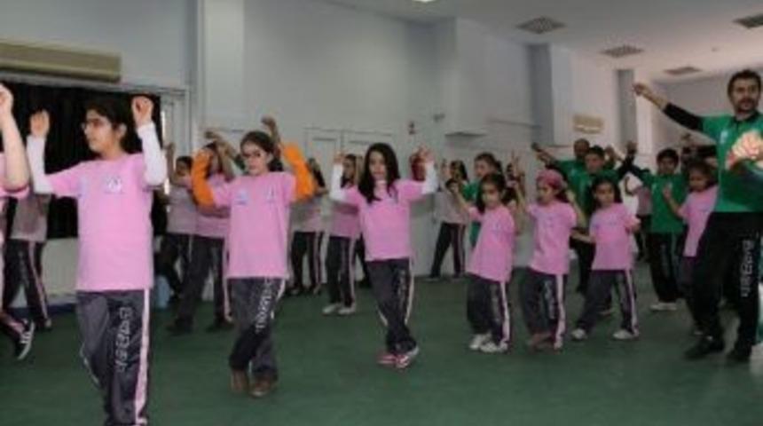 &Uuml;cretsiz Halk Dansları Kursuna Yoğun İlgi