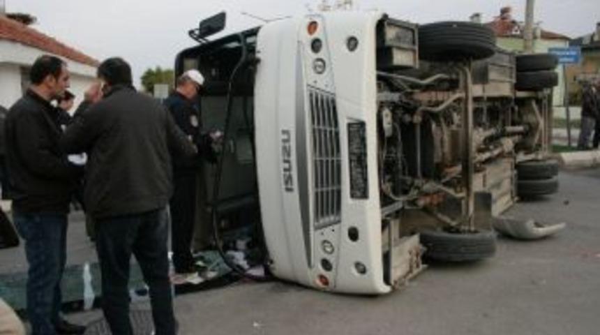 Denizli'de &Ouml;ğrenci Servisi Kaza Yaptı: 15 Yaralı